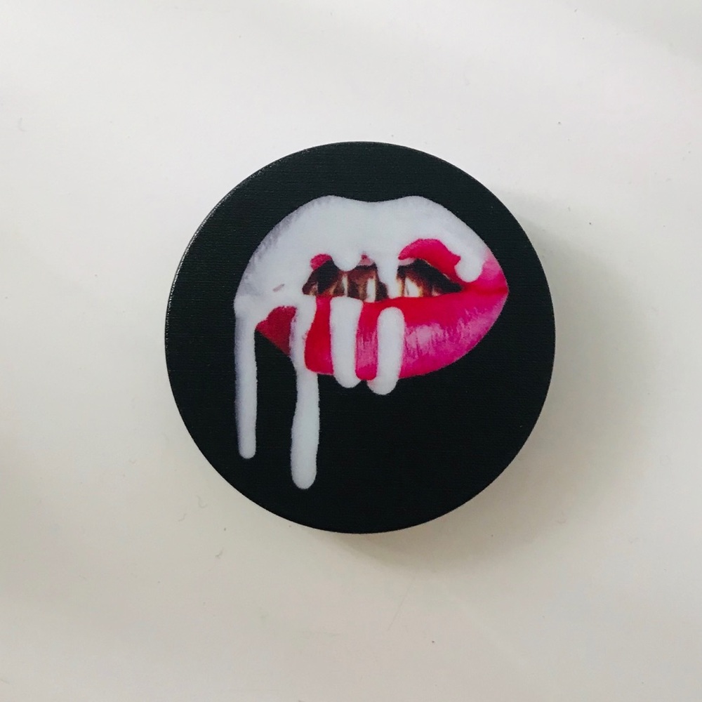 SOLD❗️ New Pink Lips Popsocket💞